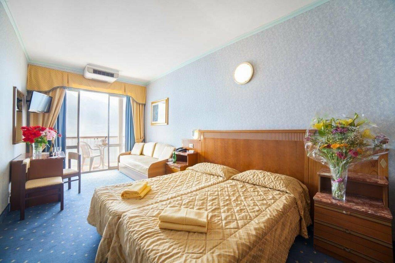 Hotel Astor Лімоне-суль-Гарда Екстер'єр фото