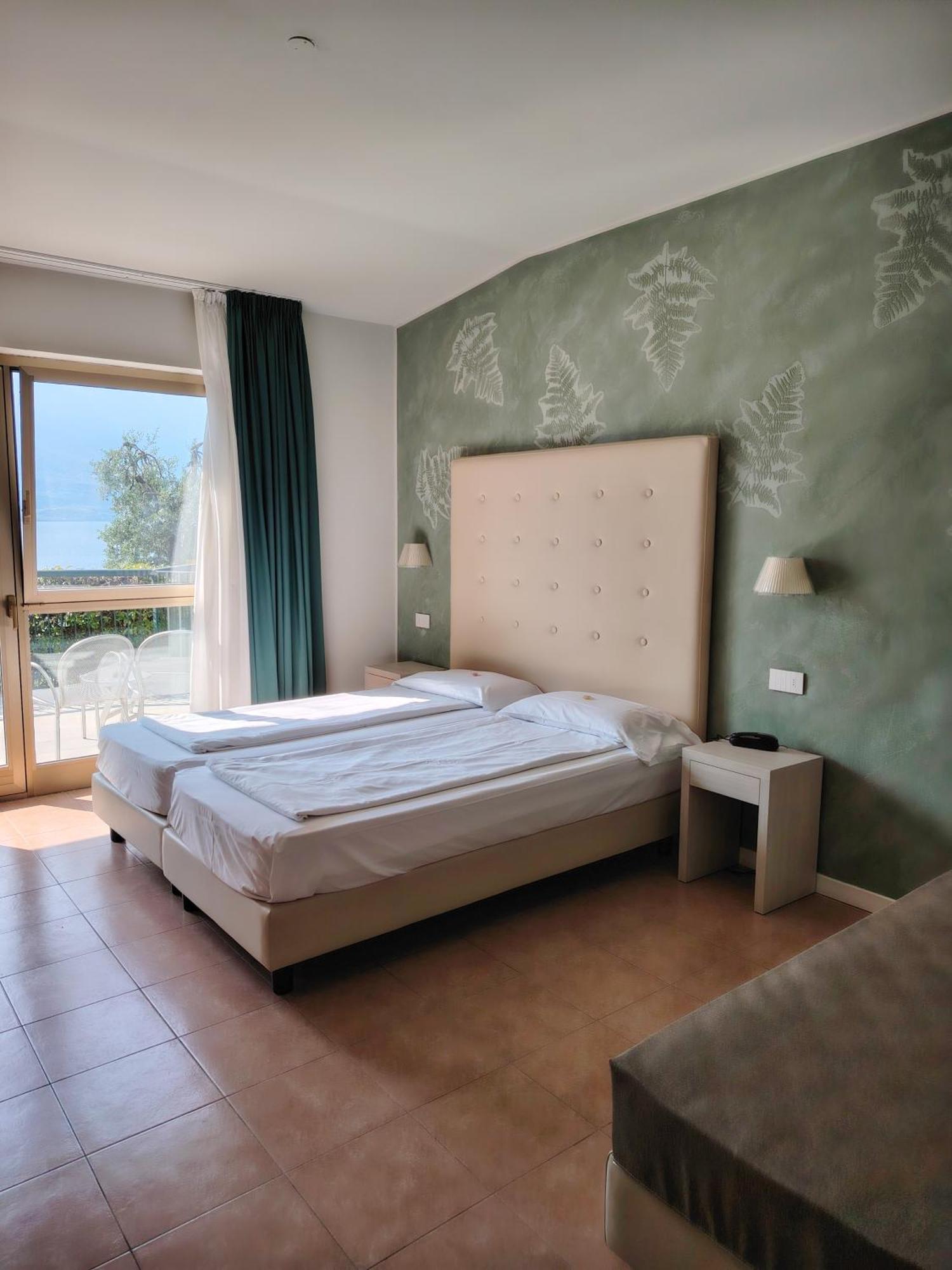 Hotel Astor Лімоне-суль-Гарда Екстер'єр фото