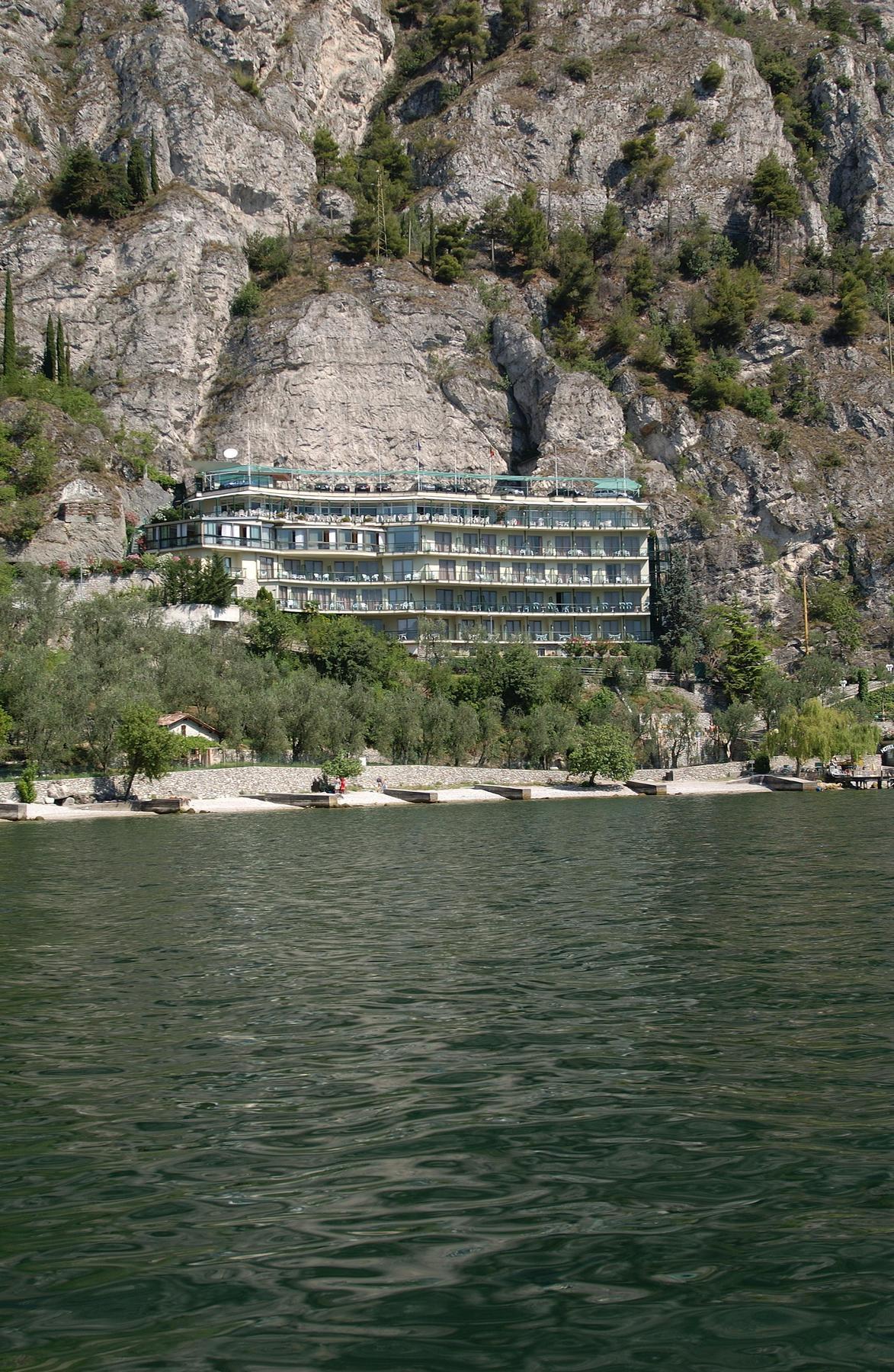 Hotel Astor Лімоне-суль-Гарда Екстер'єр фото